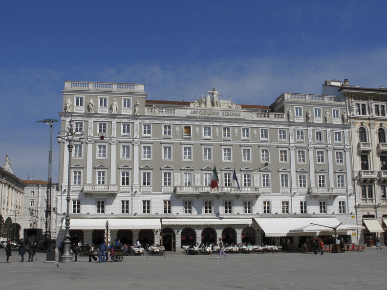 Trieste-Generali-Palazzo-Stratti-IMG_2178.JPG
