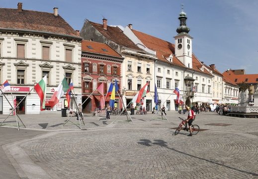 Serie Maribor: Panorama des Glavni trg, der Hauptplatz von Marburg 